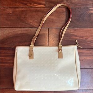 Arcadia Cream Shoulder Bag with Structured Design